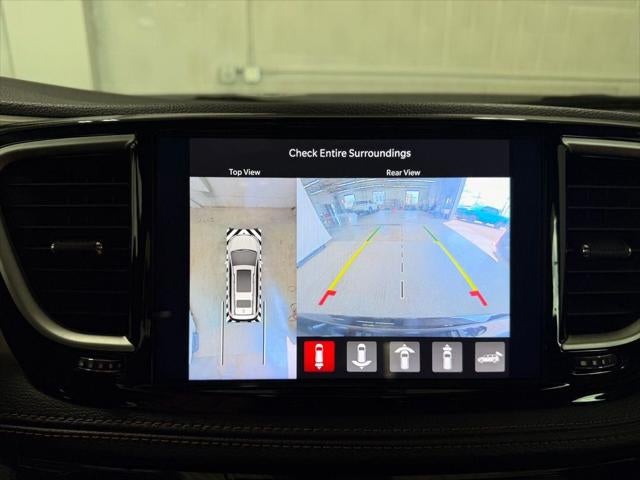 2024 Chrysler Pacifica Pinnacle AWD