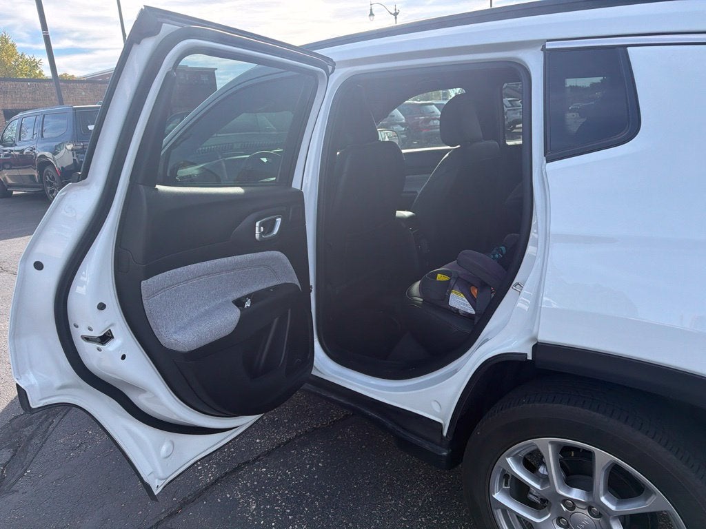 2023 Jeep Compass Latitude Lux FWD