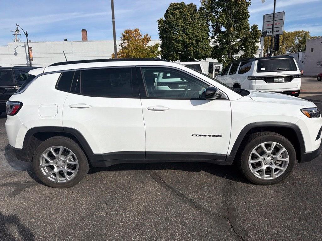 2023 Jeep Compass Latitude Lux FWD