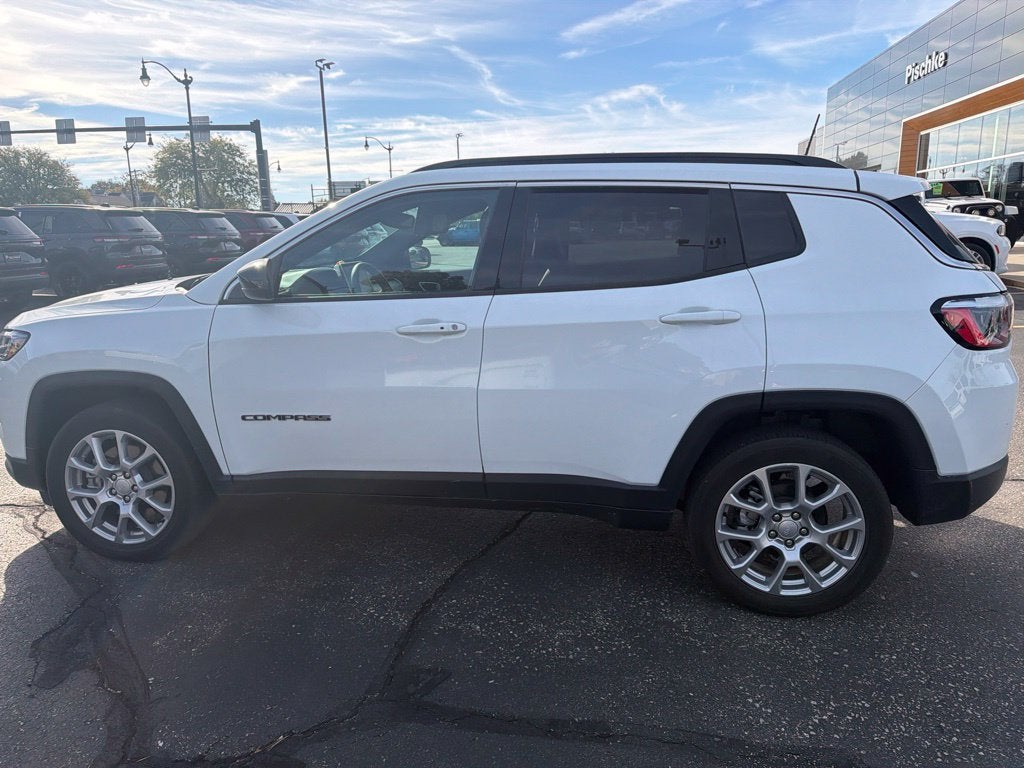 2023 Jeep Compass Latitude Lux FWD