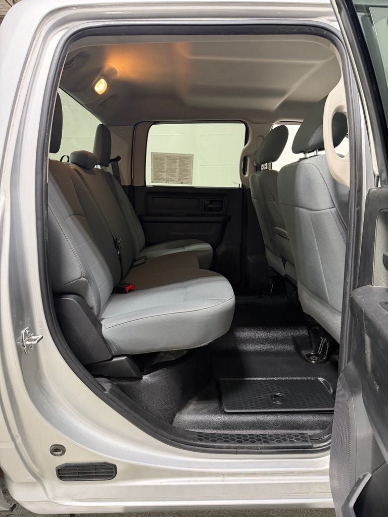 2017 RAM 2500 Tradesman Crew Cab 4x4 6'4' Box