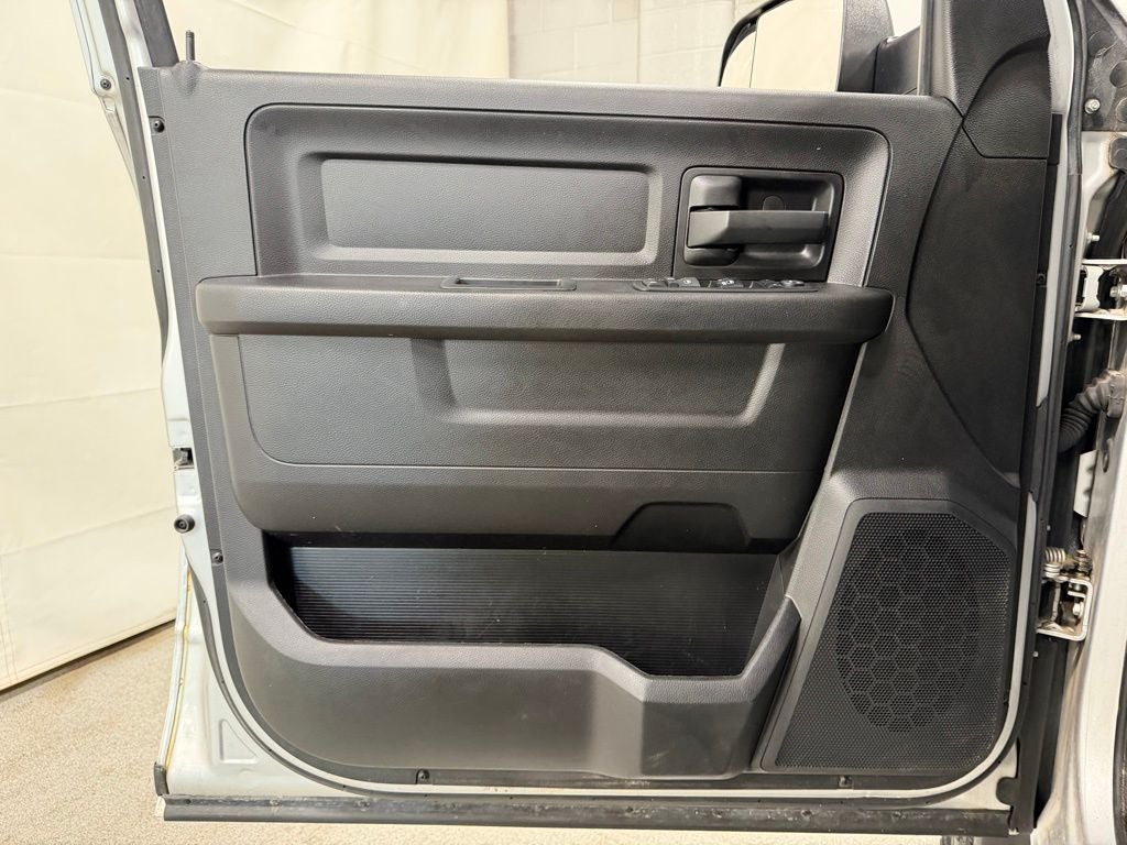 2017 RAM 2500 Tradesman Crew Cab 4x4 6'4' Box