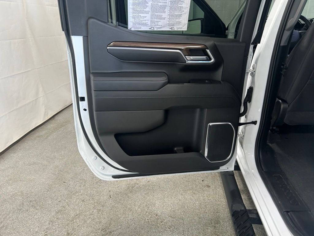 2023 Chevrolet Silverado 1500 4WD Crew Cab Short Bed LT Trail Boss