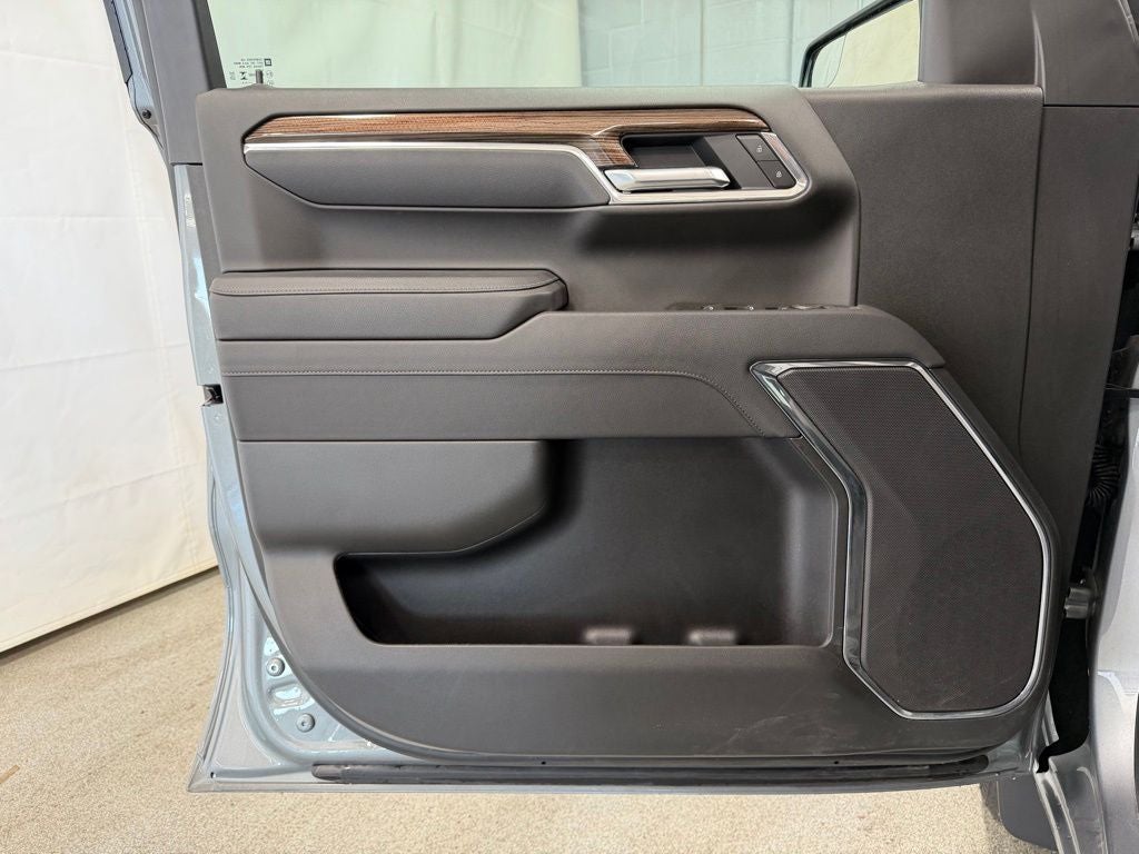 2025 Chevrolet Silverado 1500 4WD Crew Cab Short Bed LT with 2FL