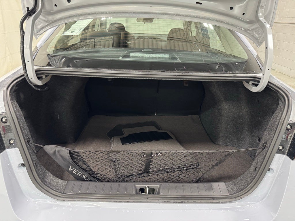 2025 Nissan Versa 1.6 SR