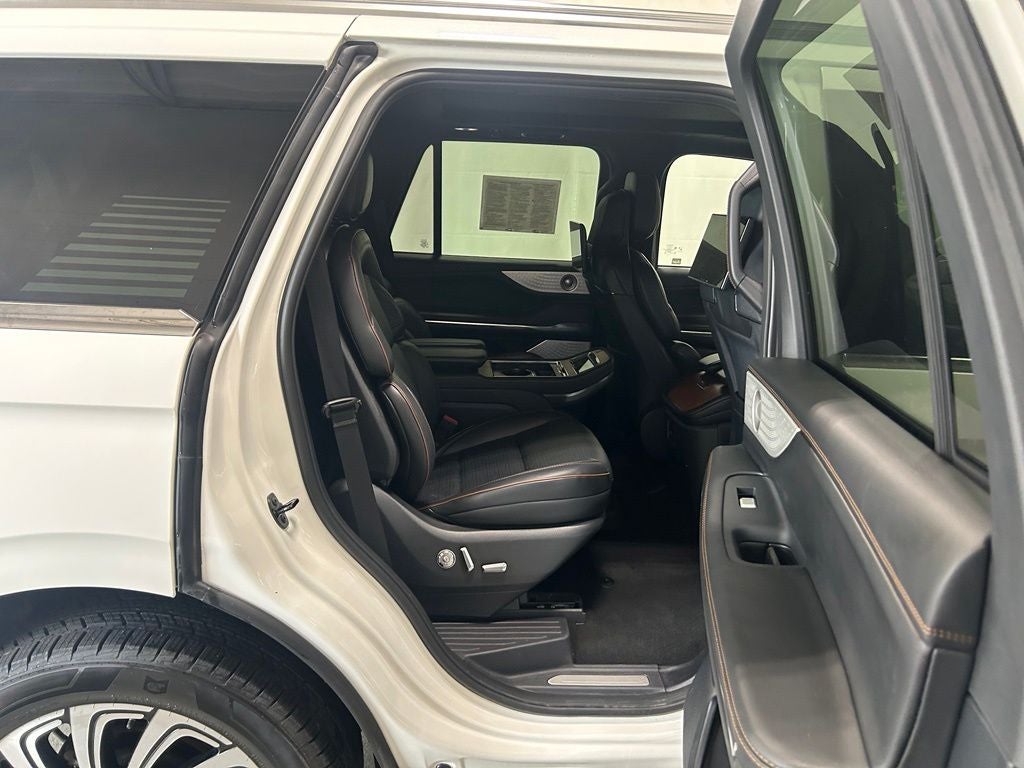 2025 Lincoln Navigator Black Label