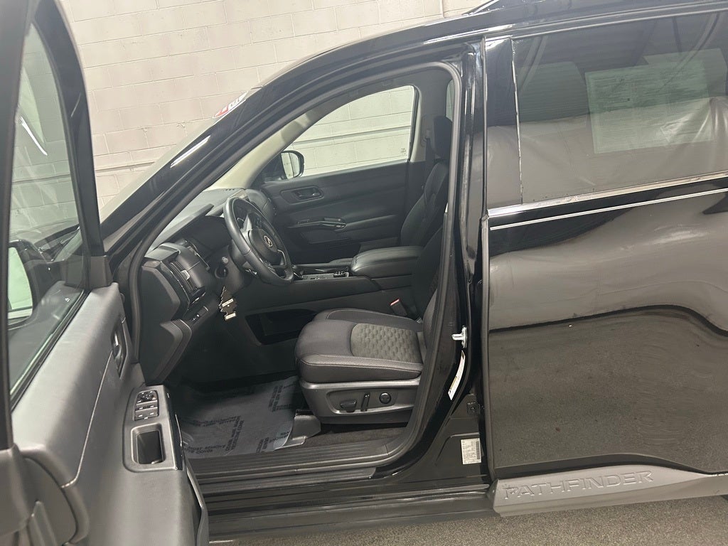 2024 Nissan Pathfinder SV 4WD