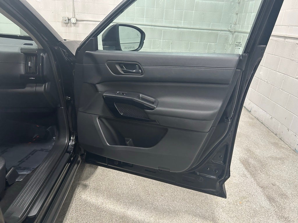 2024 Nissan Pathfinder SV 4WD