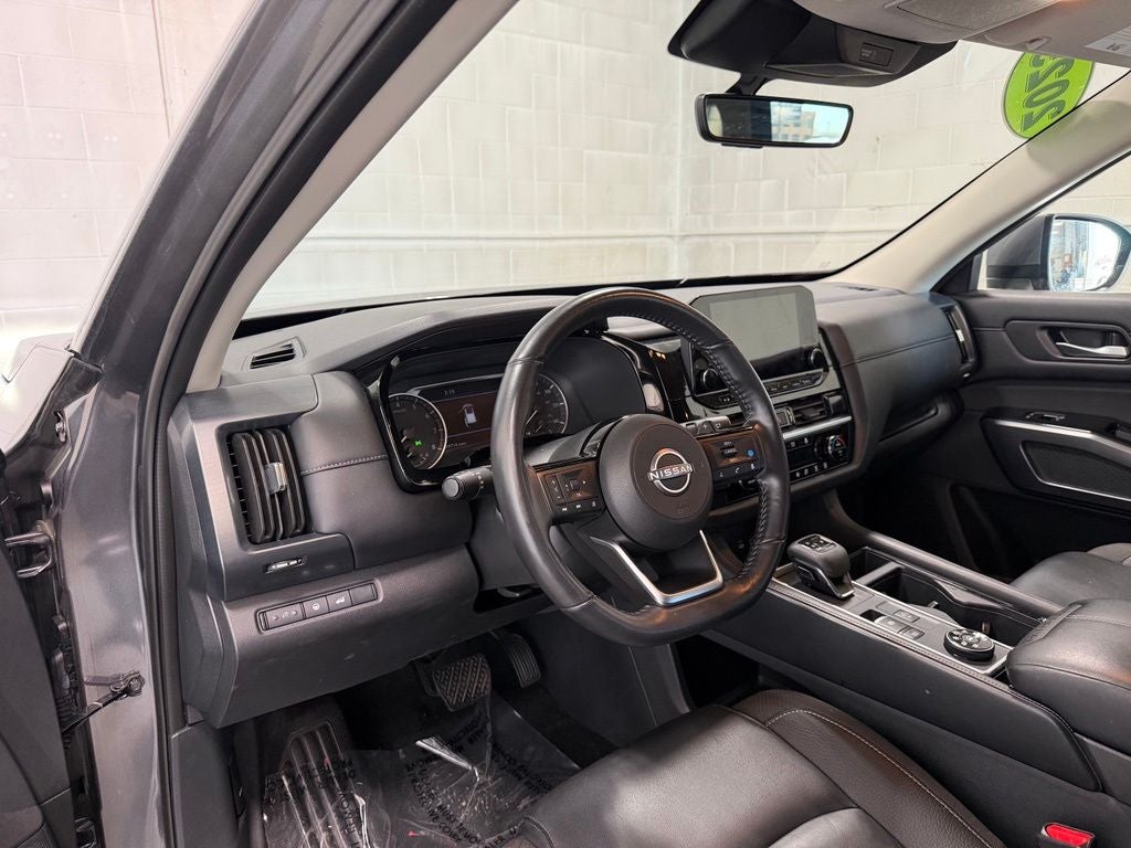 2025 Nissan Pathfinder SL 4WD