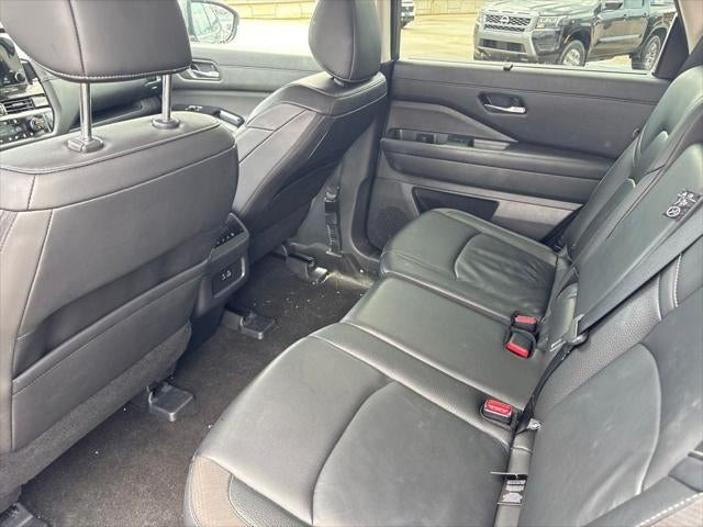 2025 Nissan Pathfinder SL 4WD