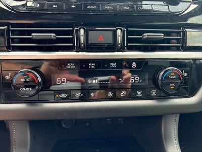 2025 Nissan Pathfinder SL 4WD