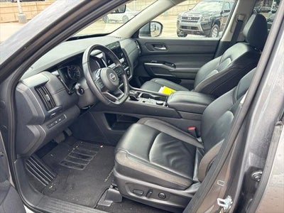 2025 Nissan Pathfinder SL 4WD