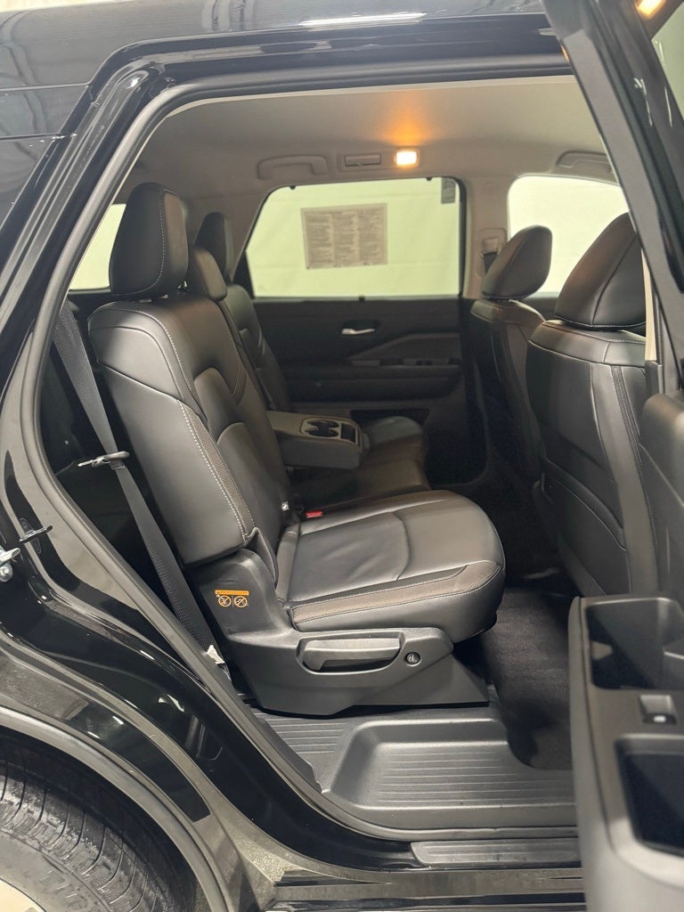 2025 Nissan Pathfinder SL 4WD