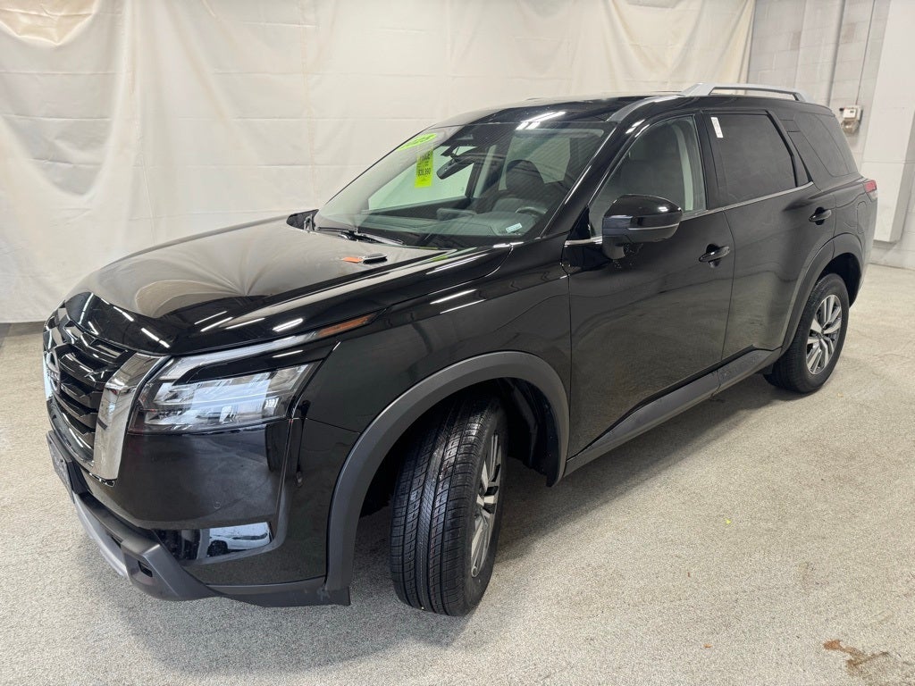 2025 Nissan Pathfinder SL 4WD