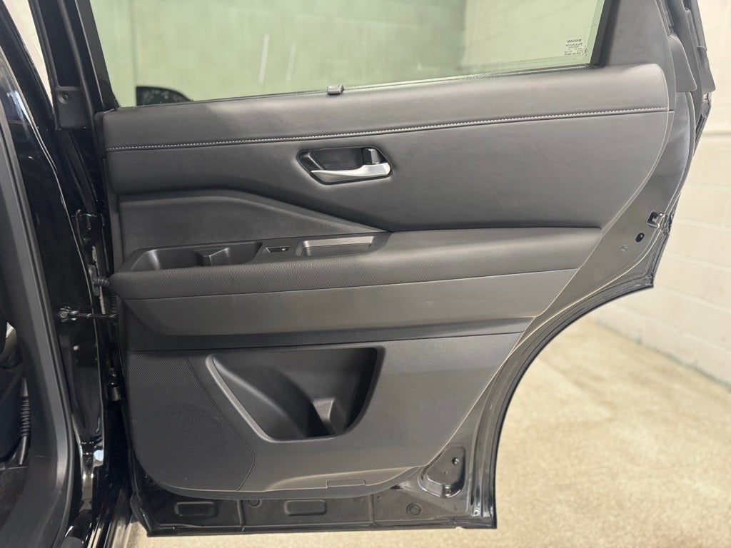 2025 Nissan Pathfinder SL 4WD