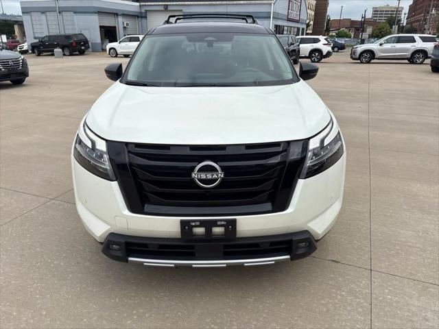 2023 Nissan Pathfinder SL 4WD