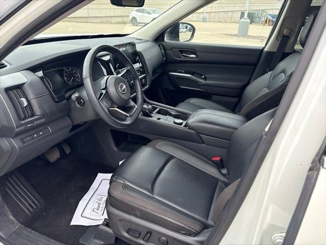 2023 Nissan Pathfinder SL 4WD