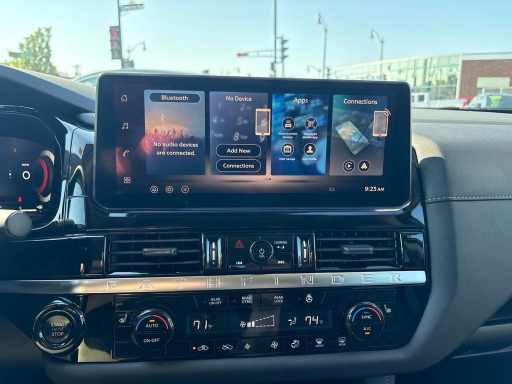 2026 Nissan Pathfinder SL