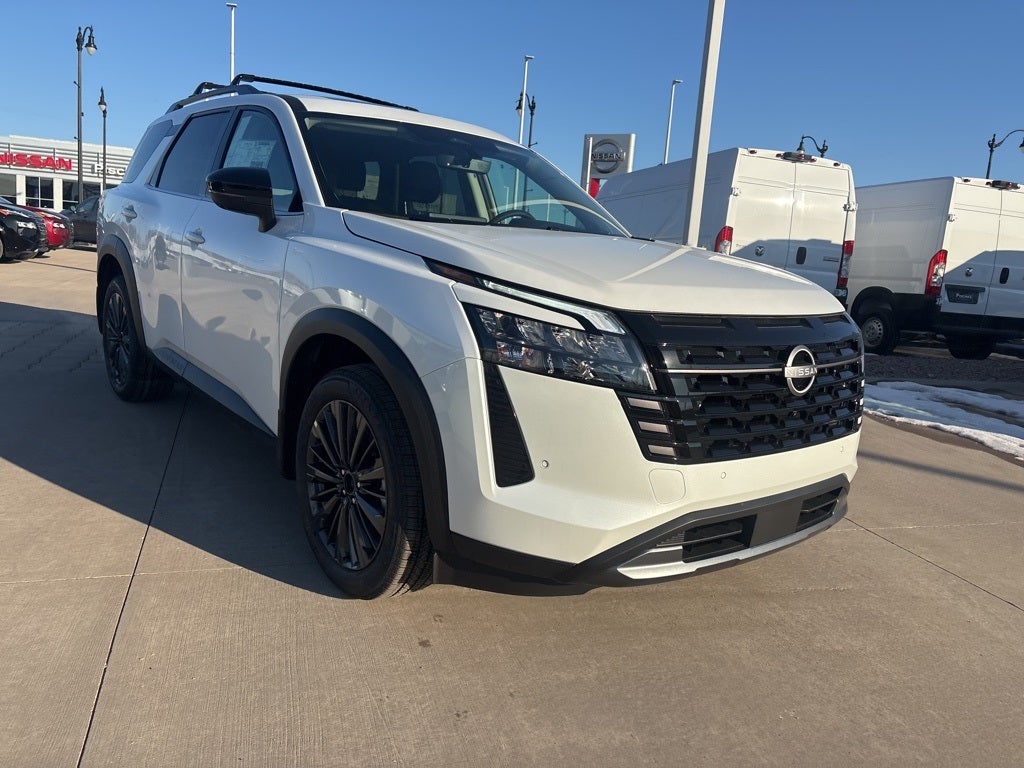 2026 Nissan Pathfinder SL