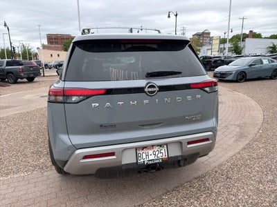 2025 Nissan Pathfinder Platinum