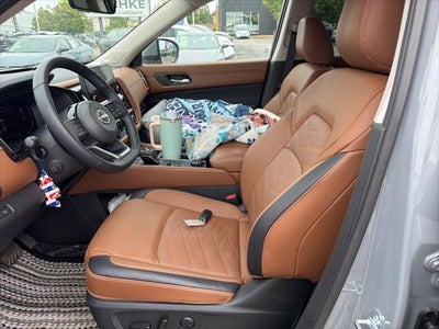 2025 Nissan Pathfinder Platinum 4WD