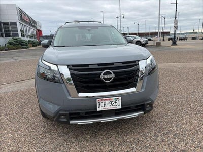 2025 Nissan Pathfinder Platinum 4WD