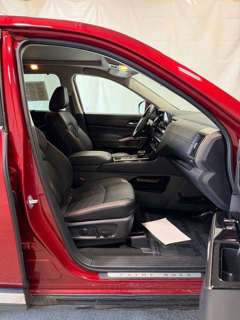 2025 Nissan Pathfinder Platinum 4WD