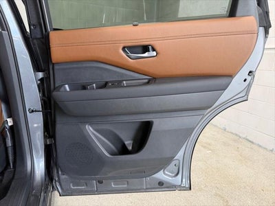 2025 Nissan Pathfinder Platinum 4WD