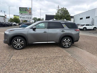 2025 Nissan Pathfinder Platinum 4WD