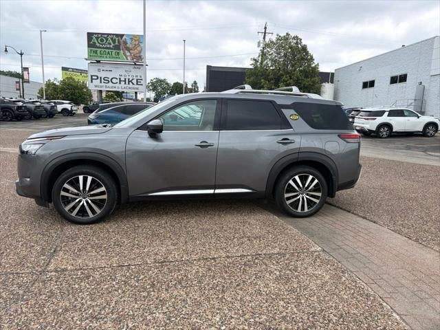 2025 Nissan Pathfinder Platinum 4WD