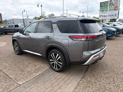 2025 Nissan Pathfinder Platinum 4WD