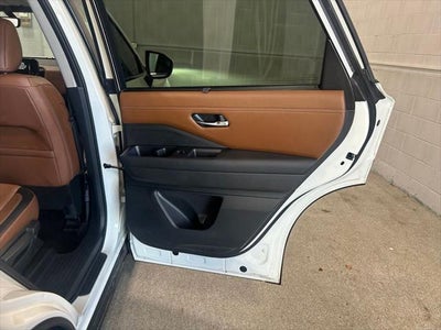 2023 Nissan Pathfinder Platinum 4WD