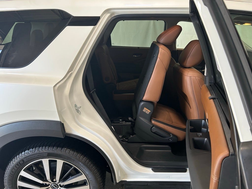 2023 Nissan Pathfinder Platinum 4WD
