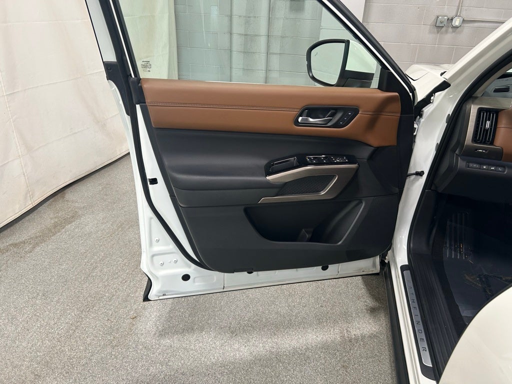 2023 Nissan Pathfinder Platinum 4WD