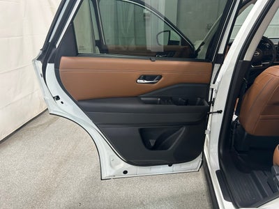 2023 Nissan Pathfinder Platinum 4WD