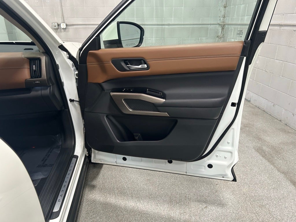 2023 Nissan Pathfinder Platinum 4WD