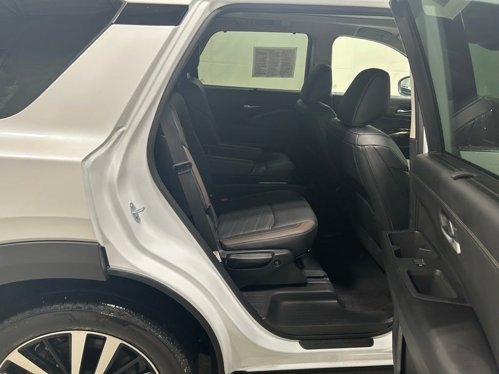 2025 Nissan Pathfinder Platinum 4WD