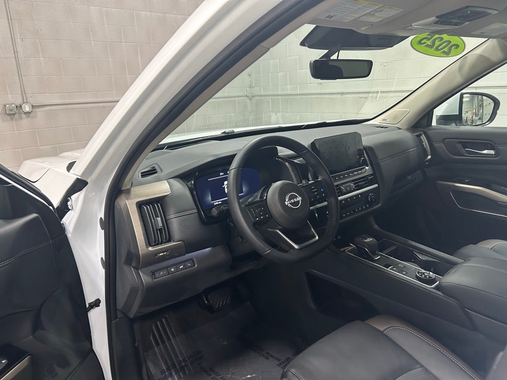 2025 Nissan Pathfinder Platinum 4WD