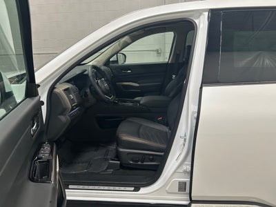 2025 Nissan Pathfinder Platinum 4WD