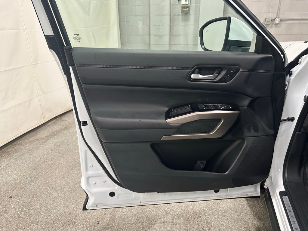 2025 Nissan Pathfinder Platinum 4WD