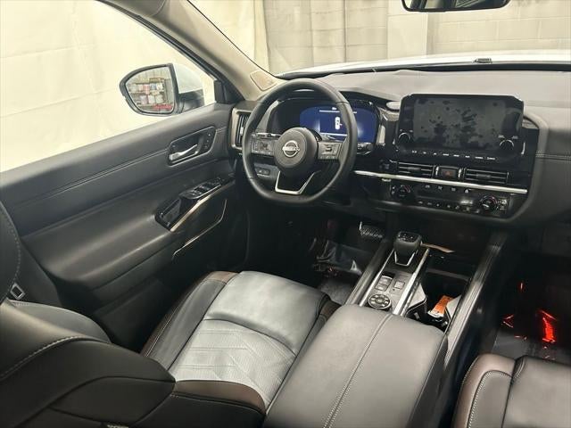 2025 Nissan Pathfinder Platinum 4WD