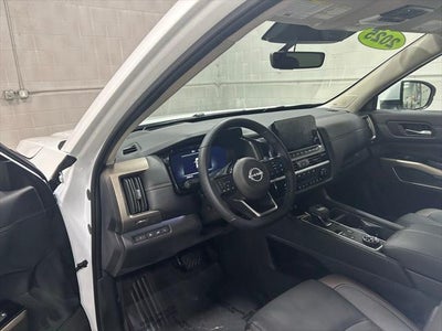 2025 Nissan Pathfinder Platinum 4WD