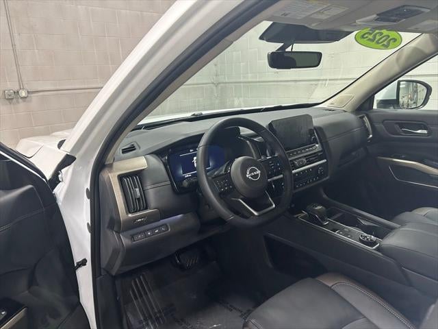 2025 Nissan Pathfinder Platinum 4WD