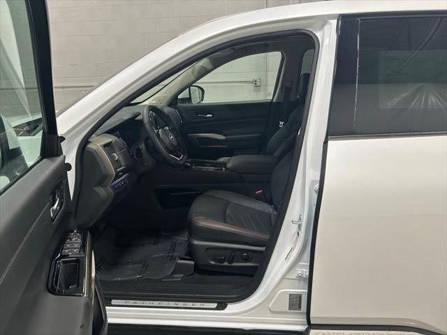 2025 Nissan Pathfinder Platinum 4WD