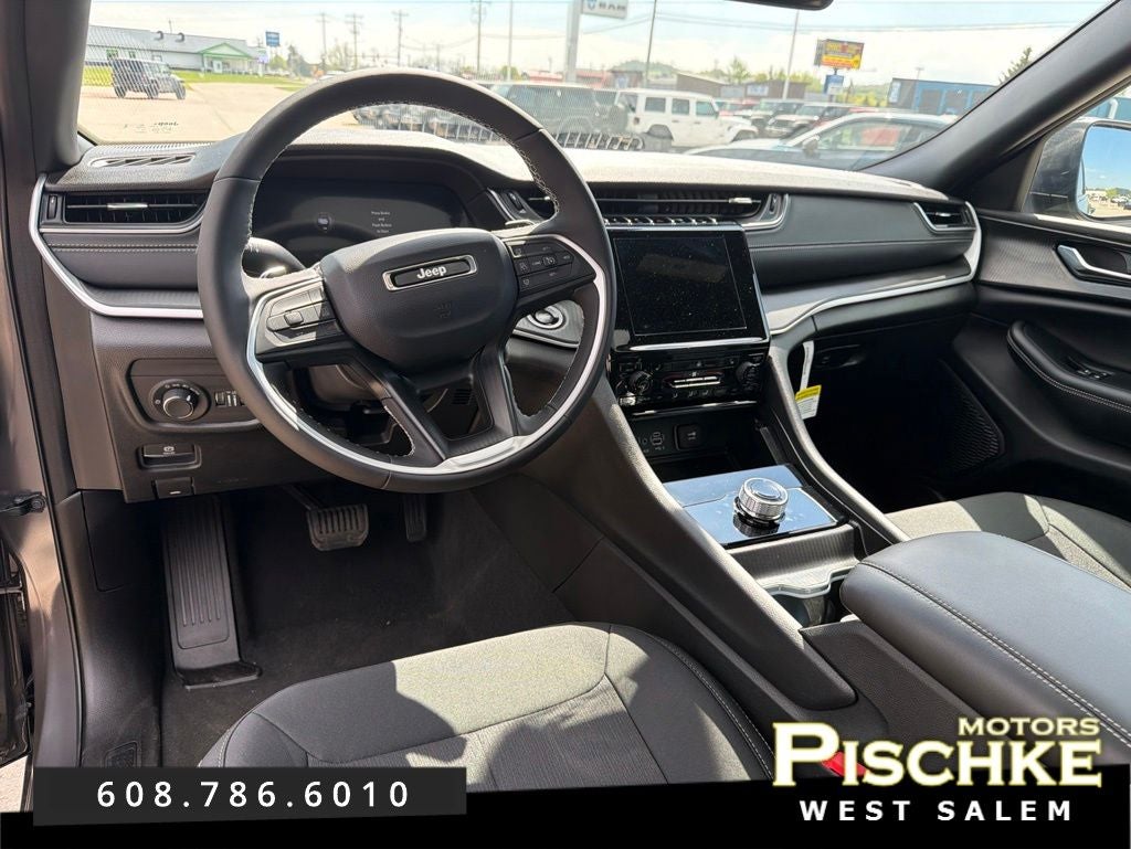 2025 Jeep Grand Cherokee Laredo X 4x4