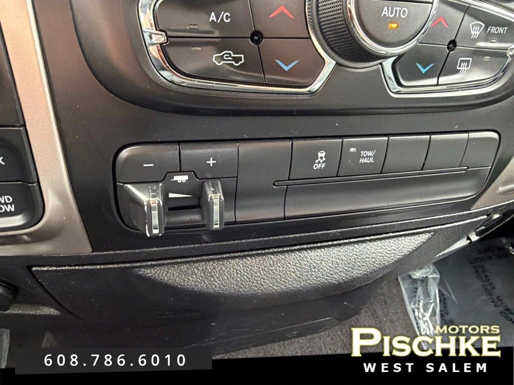 2017 RAM 1500 SLT