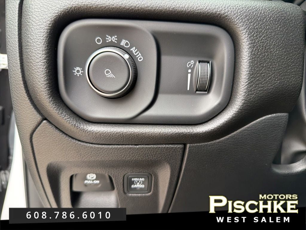 2025 RAM 1500 Tradesman Crew Cab 4x4 5'7' Box