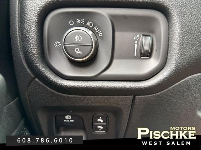 2021 RAM 1500 Big Horn Quad Cab 4x4 6'4' Box