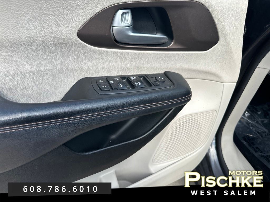 2017 Chrysler Pacifica Touring-L