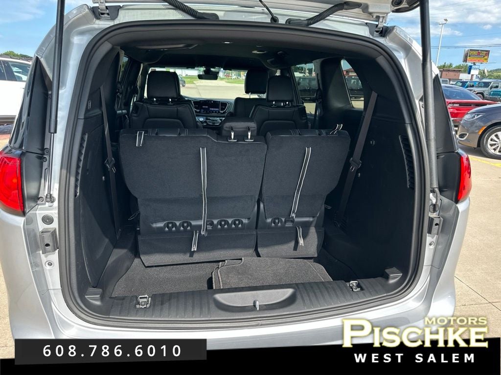 2026 Chrysler Voyager LX